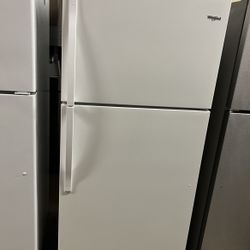 TOP AND BOTTOM REFRIGERATOR I CAN DELIVER 