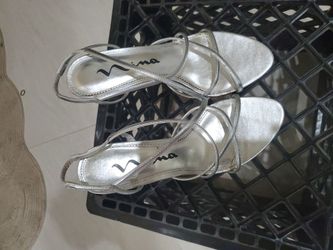 Nina metallic silver size 7 shoes