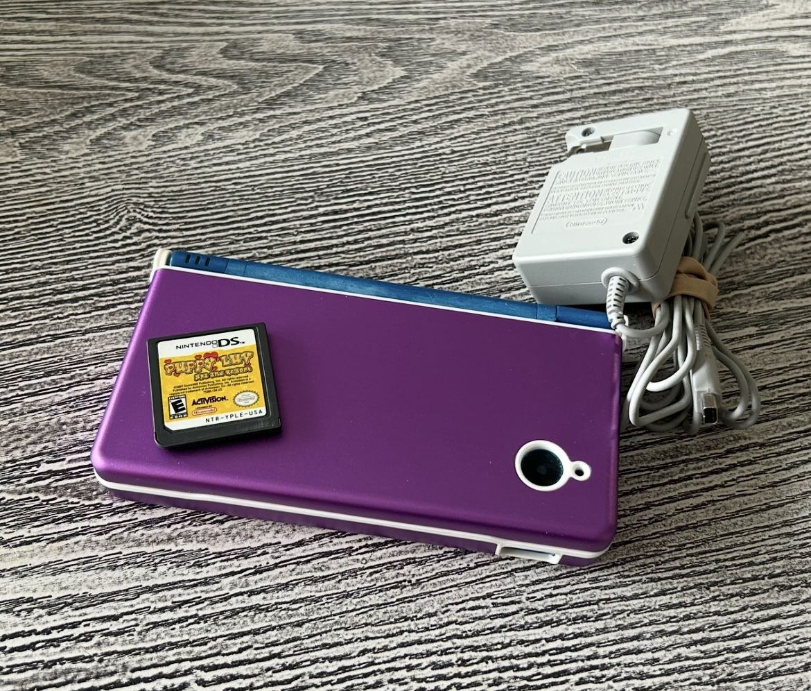 Nintendo DSi with a game, complete with stylus & charger- Low Price. $30