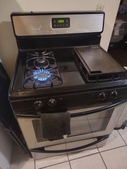 Frigidaire Gas Range Stove with Oven