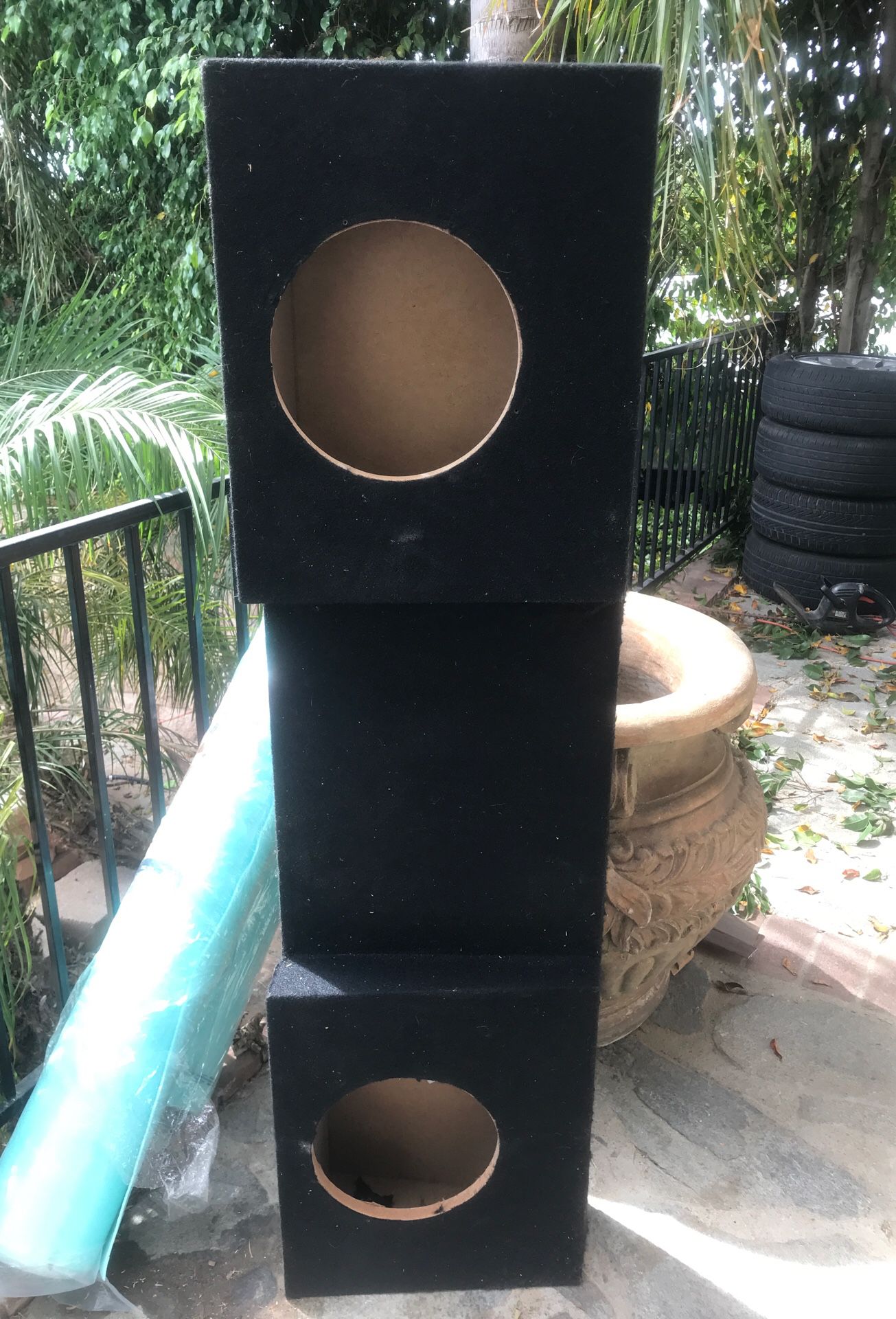 Speaker box 10 in