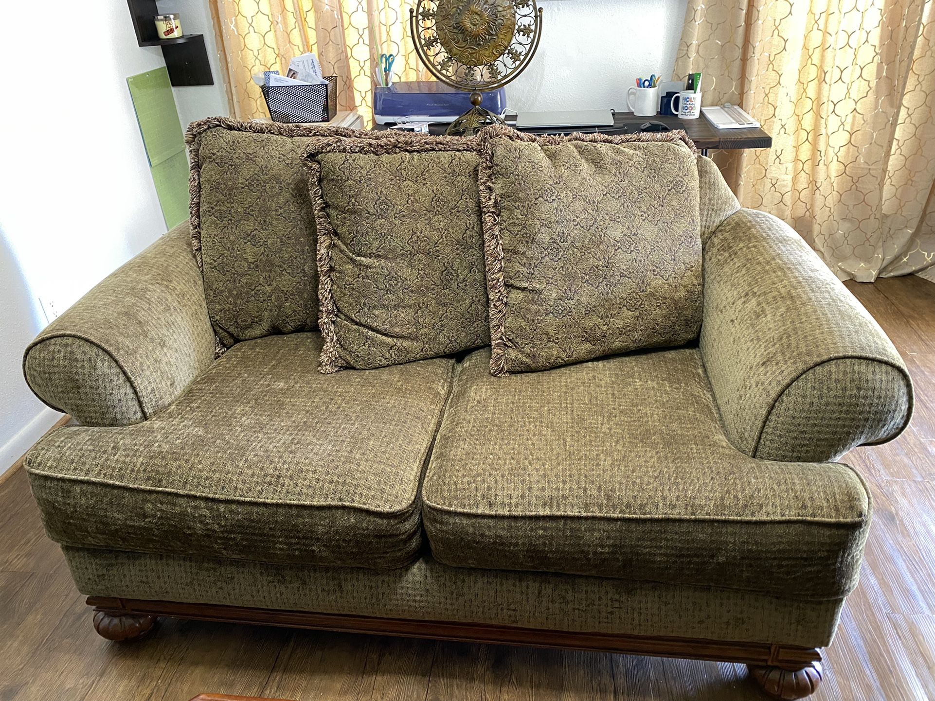 Furniture Set : Couch, Loveseat, Coffee & End Table. 