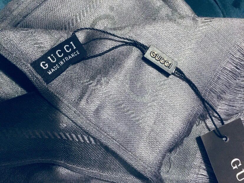 Gucci- only one piece, original over stock item