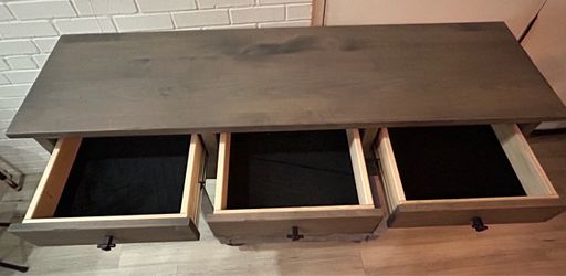 Shelf top with 3 drawers