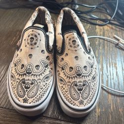 Vans slip on sneakers with black skull and paisley design on beige background #skateboarding #skulls Vans Classic SlipOn Bandana Men’s Sz 6.5 Women’s 