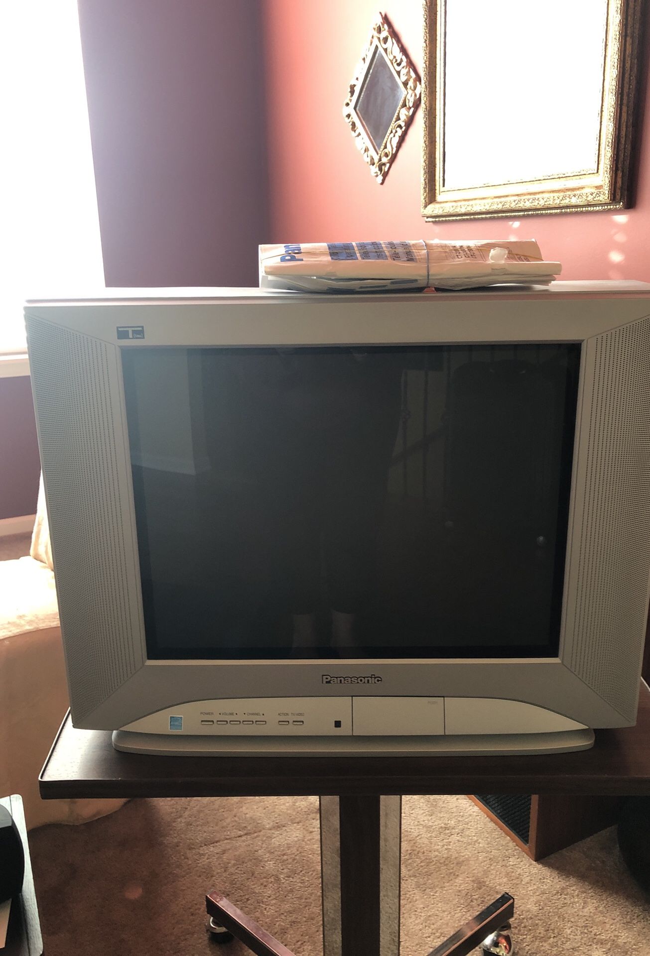 Color television, flat screen 20 inch, Panasonic, model number:CT-20SL14