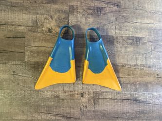 Churchill Makapuu Classic  Swim Fins size Medium Large