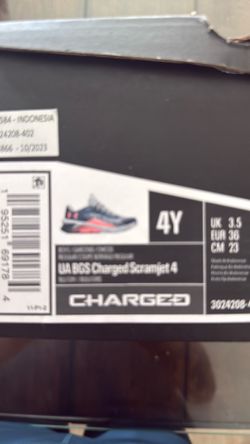 Under Armor 4Y boys running shoes