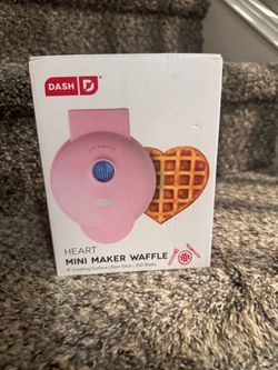 Mini waffle maker
