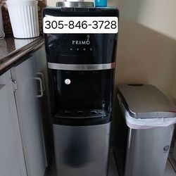 Dispensador de agua refrigerada y caliente