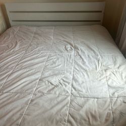 Full size bed