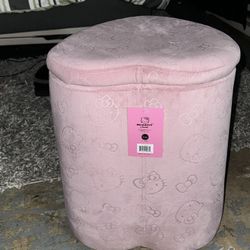 HELLO KITTY STORAGE OTTOMAN NWT *RARE*
