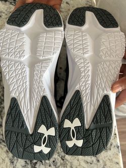 NEW & Never worn Under Armour Scramjet 6 Kids’ Running Shoes – Size 5Y – Black/White