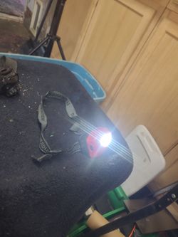 Led head light 3 modes take 3ea AAA batteries