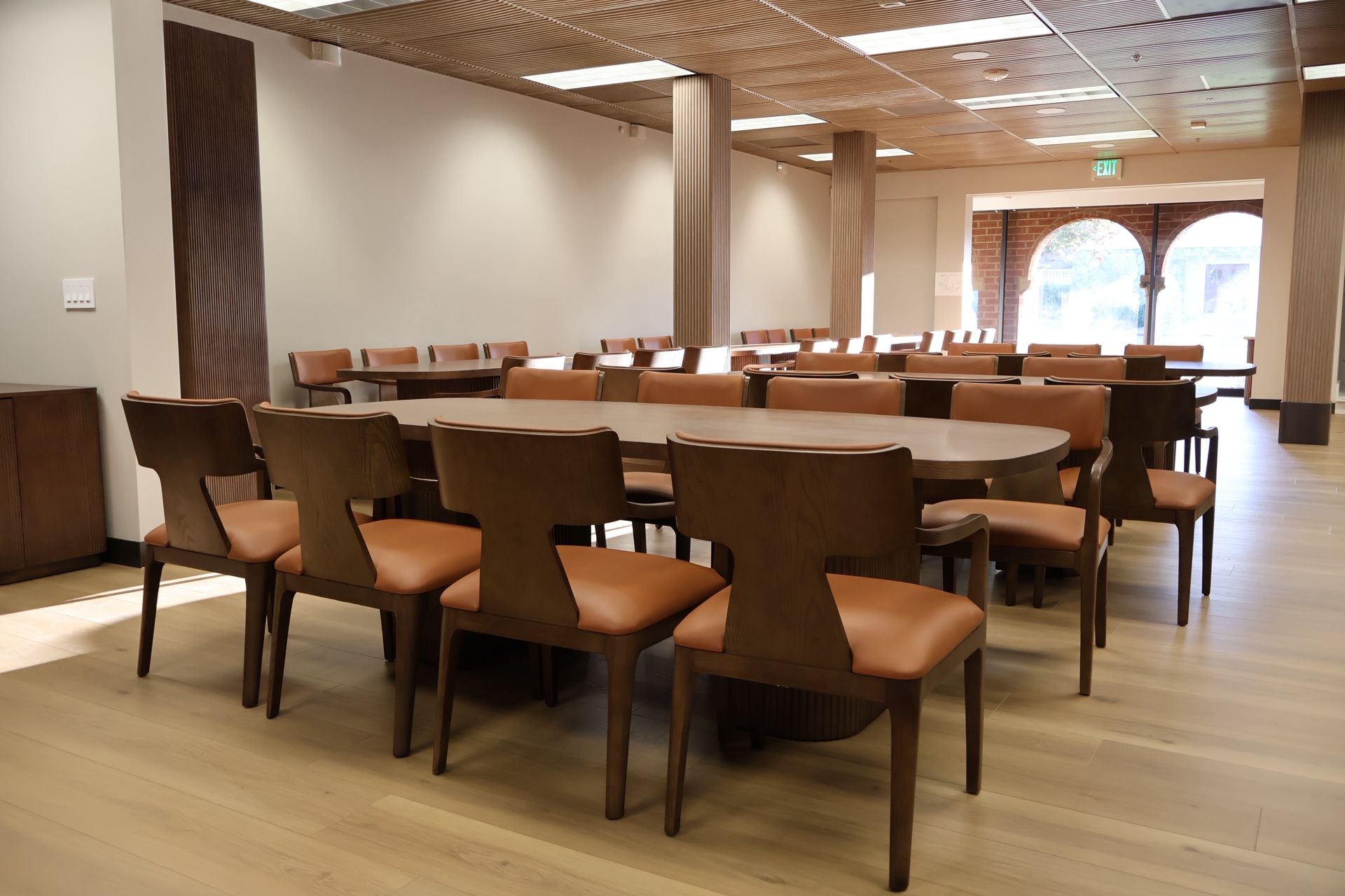 BRAND NEW PREMIUM TABLES – MODERN, HIGH QUALITY