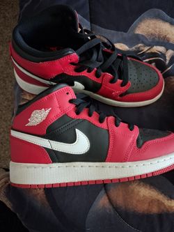 Kids (boys) Jordans size 5