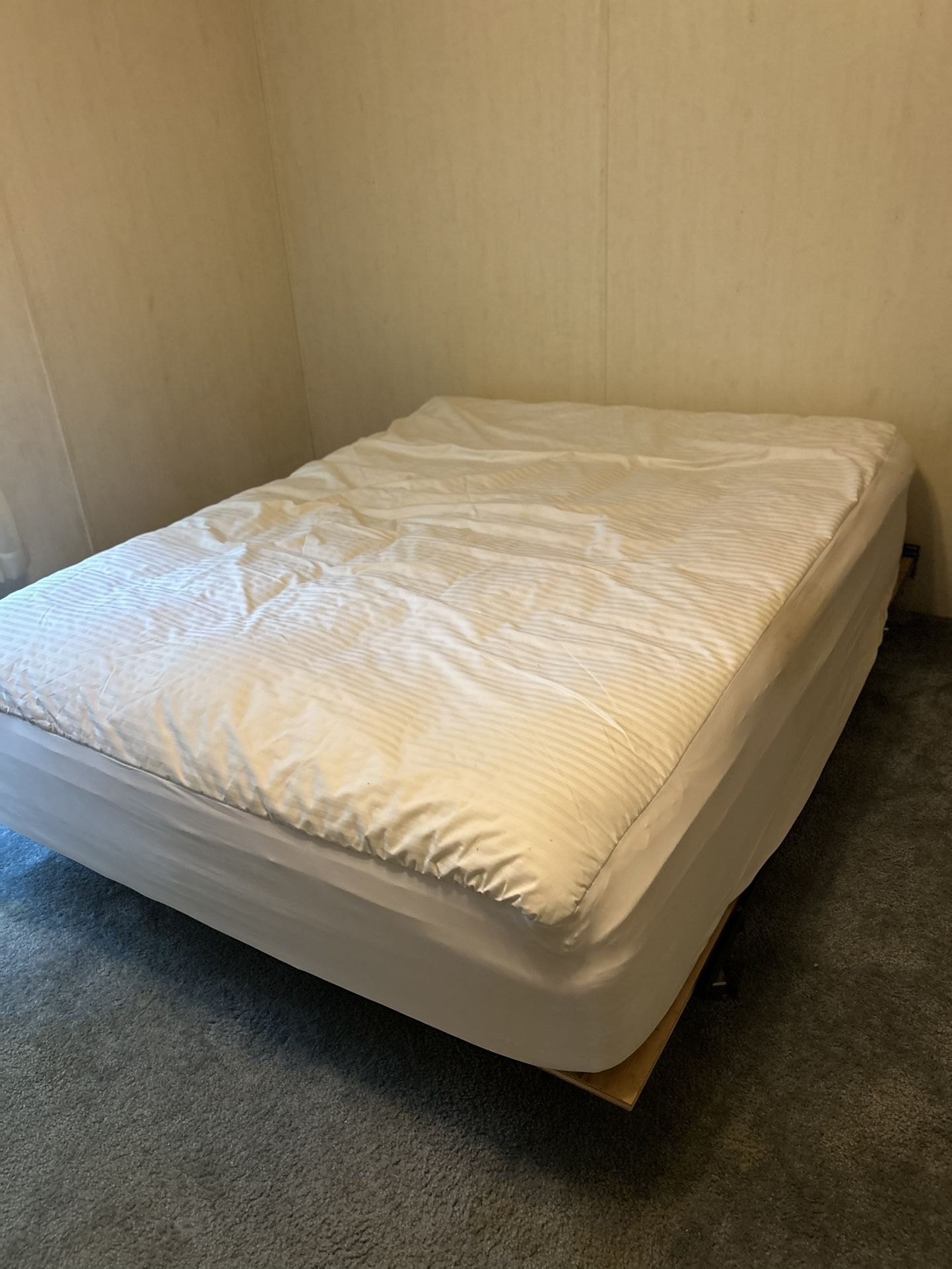 Queen Size Mattress (like new condition)