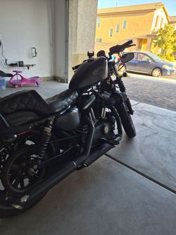 2016 883 iron sportster harley davidson,matt black.