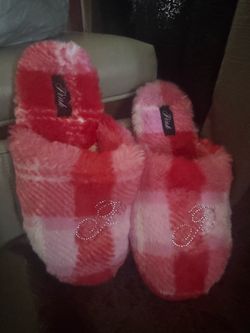 Victoria's Secret Pink Plaid Fuzzy Slippers size M