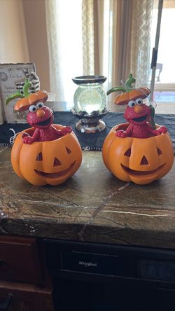 Elmo and pumpkin decoration