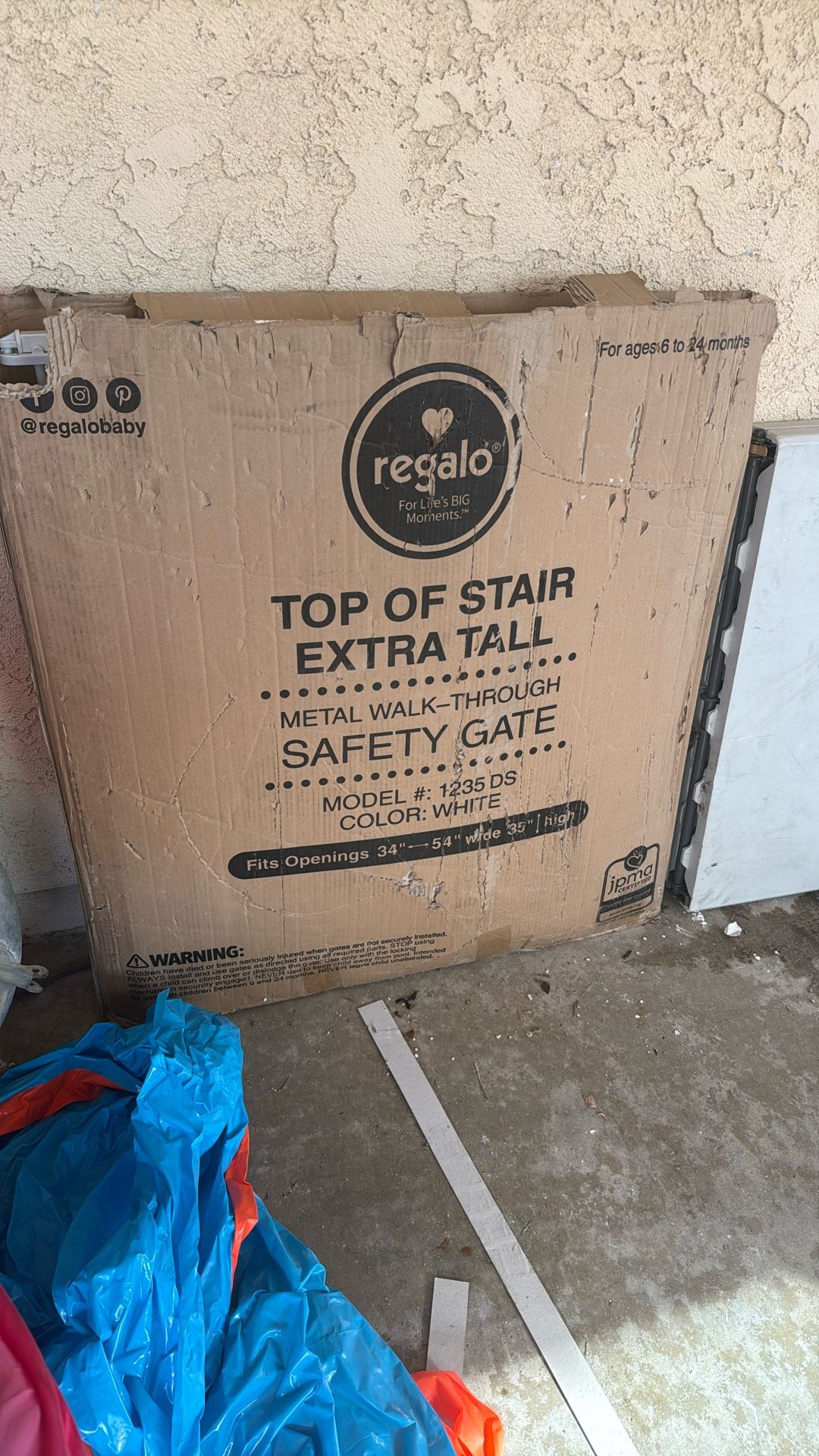 BRAND NEW BABY GATE WHITE