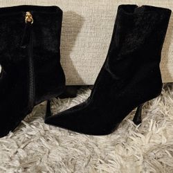Zara Velvet Boots.  Size 39. Like New
