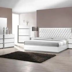 Queen Size  Modern Bedroom Set 
