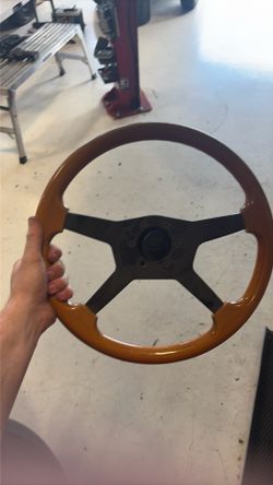 Dino wood grained steering wheel