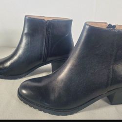 New Women’s LandsEnd Ankle Leather Boot -  
Size 8.5