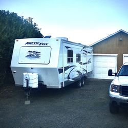 2011 Arctic Fox 29V