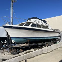 1973 Luhrs 32’ Flybridge Sportfisher