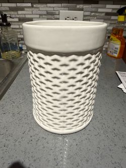 Ceramic woven utensils holder