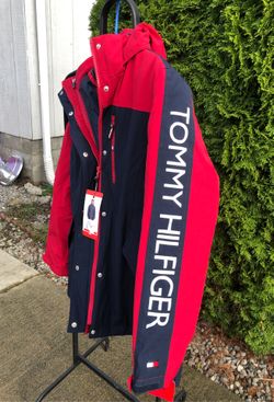 Tommy Hilfiger doble jacket for women size medium perfect for winter and very cute color tags attached