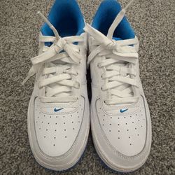 Boys Nike Air Basketball Shoes Size 5.5 Youth