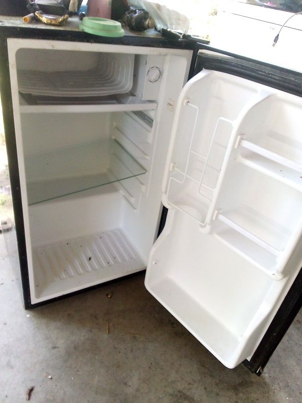 Magic Chief Mini Fridge And Freezer Dorm Size 