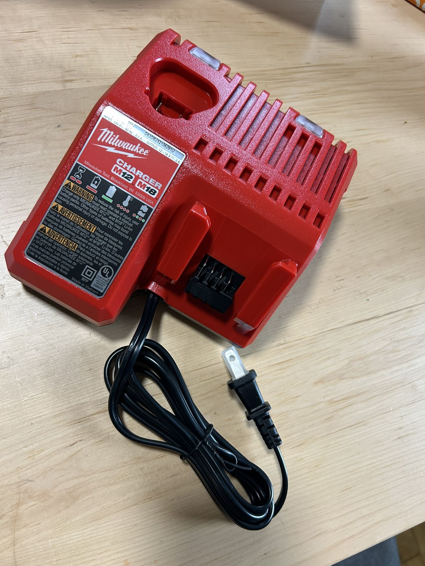 Firm! Brand New Milwaukee M12 and M18 12-Volt/18-Volt Lithium-Ion Multi-Voltage Battery Charger