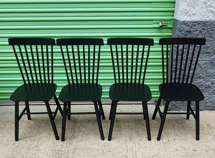 Windsor Dining Chair Set of 4, Spindle Back Wooden Chairs for Kitchen and Dining Room, Black.