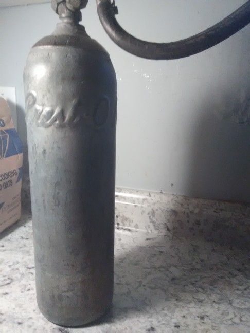 Presto-o-Lite acetylene tank