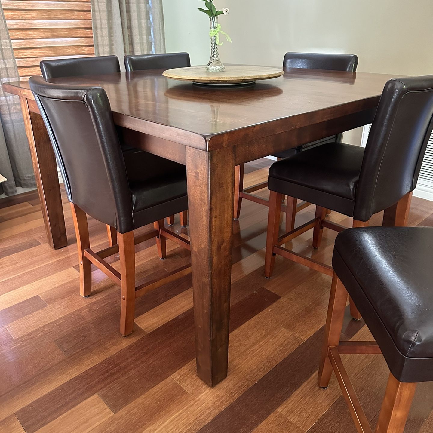 High Top Dinning Table And Chairs