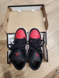 Nike Air Jordan 1 Low Retro (GS)  Sz. 3.5 Like New!!!