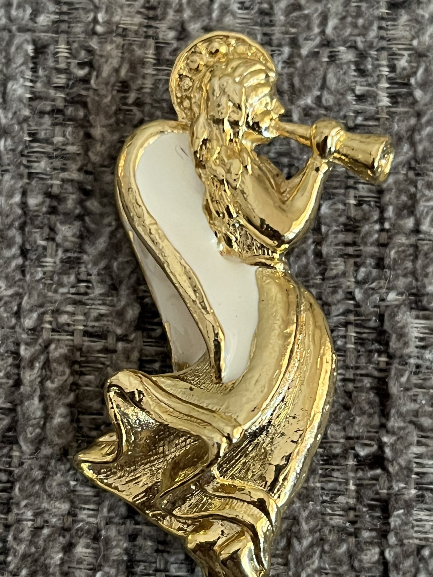 Angel Pin