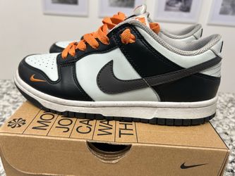 Used Nike Dunks (size 5Y)