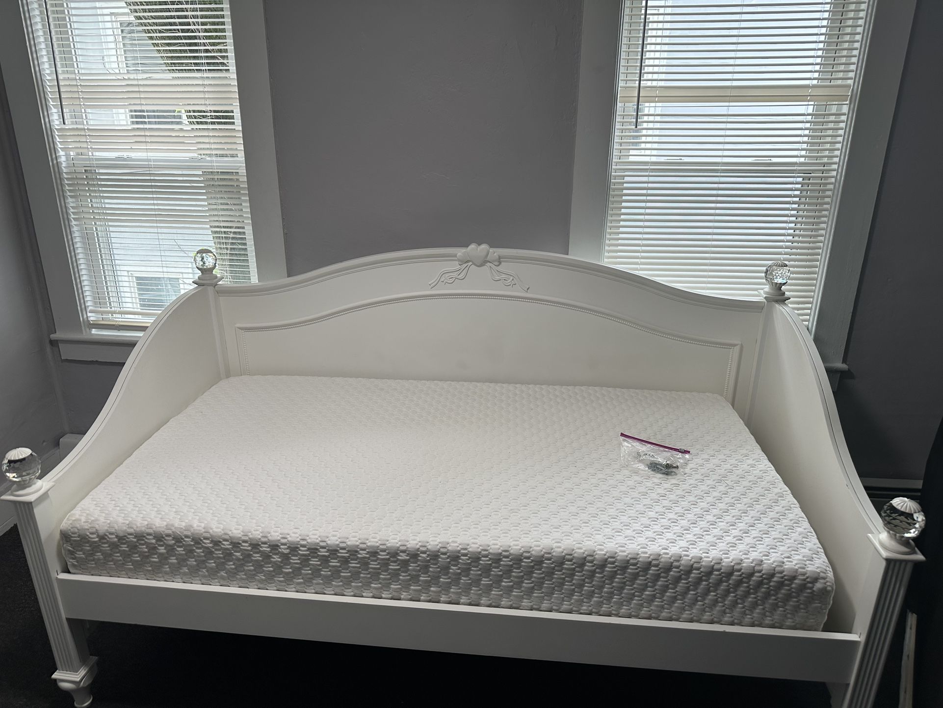Twin Bed Frame & Mattress