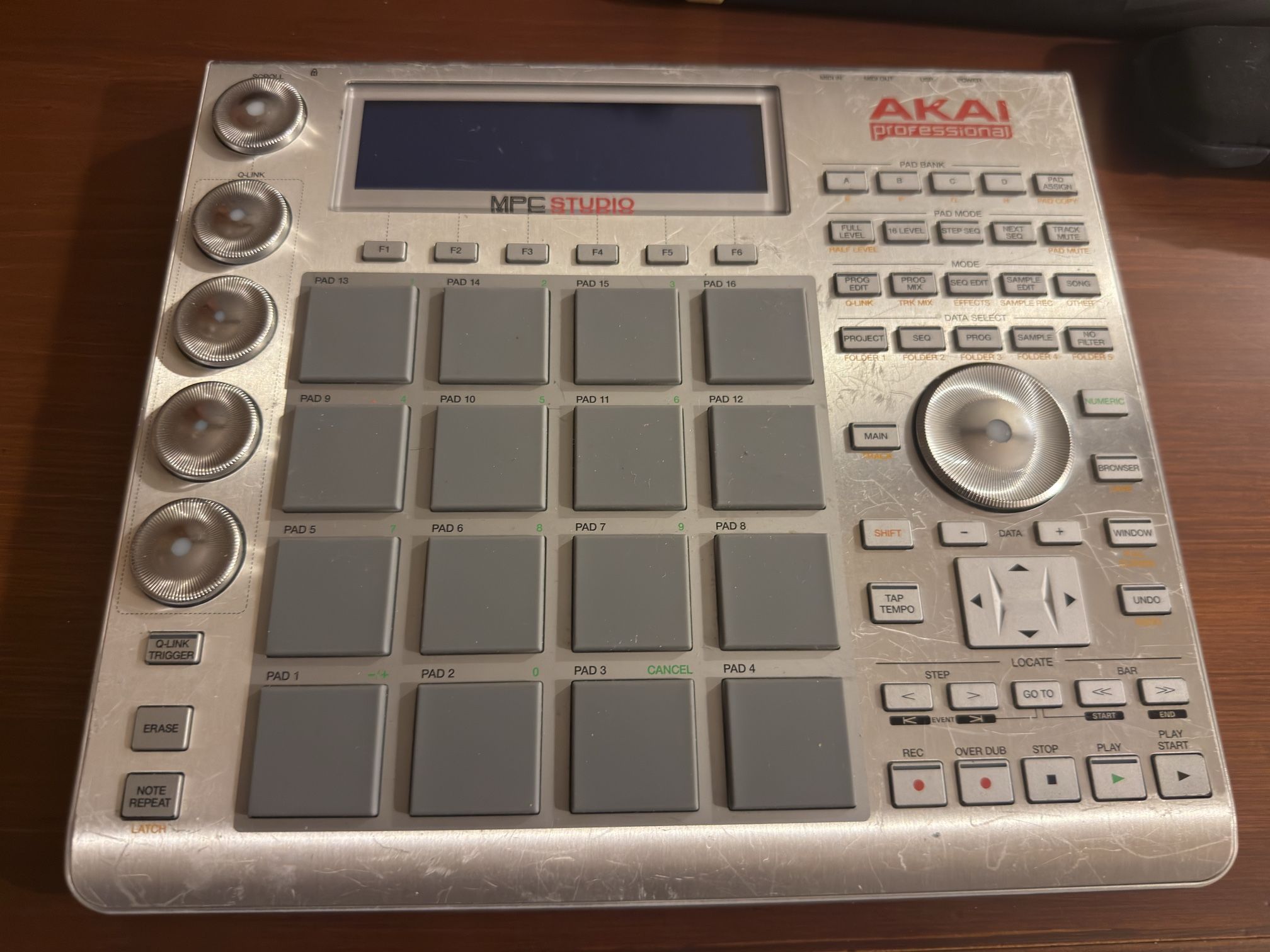 MPC STUDIO SILVER