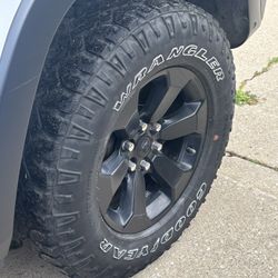 3 Goodyear Wrangler LT275/70R18