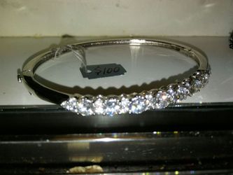 .925 sterling silver braclet with cz Diamonds