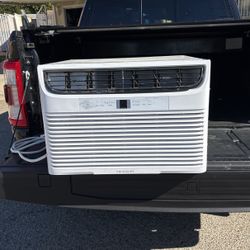 Window Ac Lake New 1 Year Used Frigidaire
