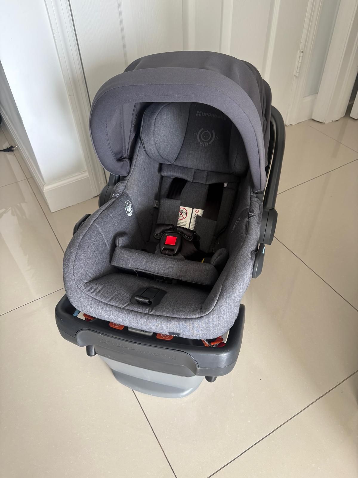 Vendo 2 car seat con su base marca UPPAbaby MESA V2 Infant Car Seat, 2024, Greyson (Charcoal Melange) Interesados contactar con Fabio Al (754) 241-14