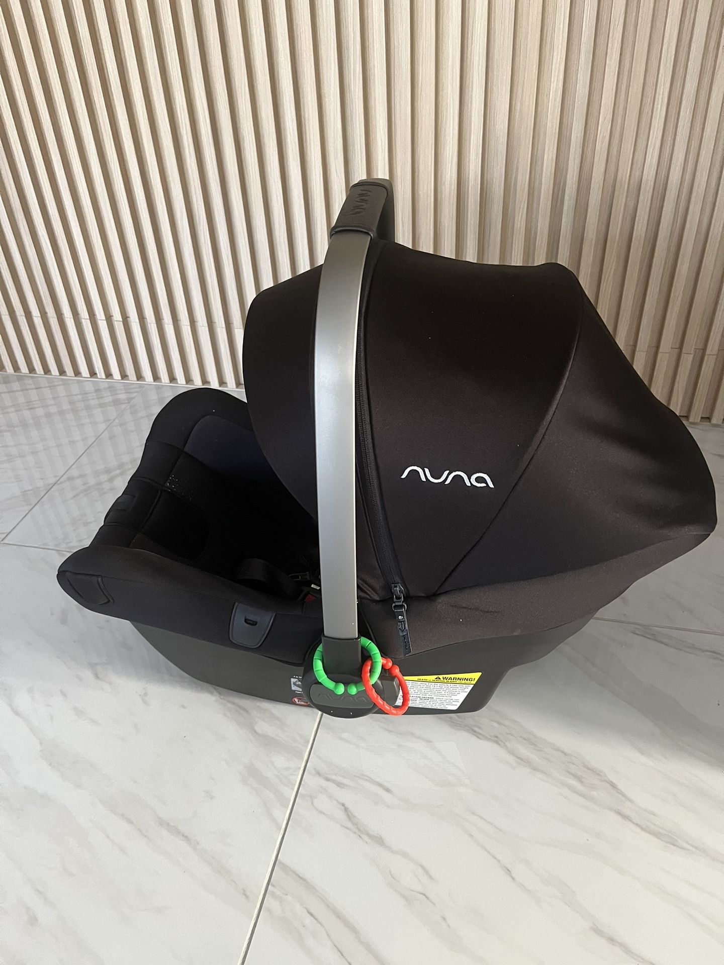 Nuna car Seat With 2 Base