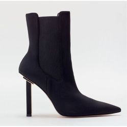 Good American Black Neoprene Boot Size 9